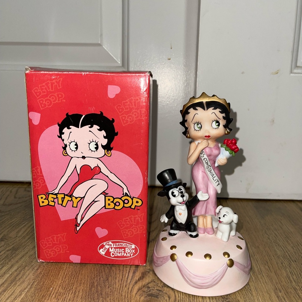 2001 Betty Boop musical box figurine